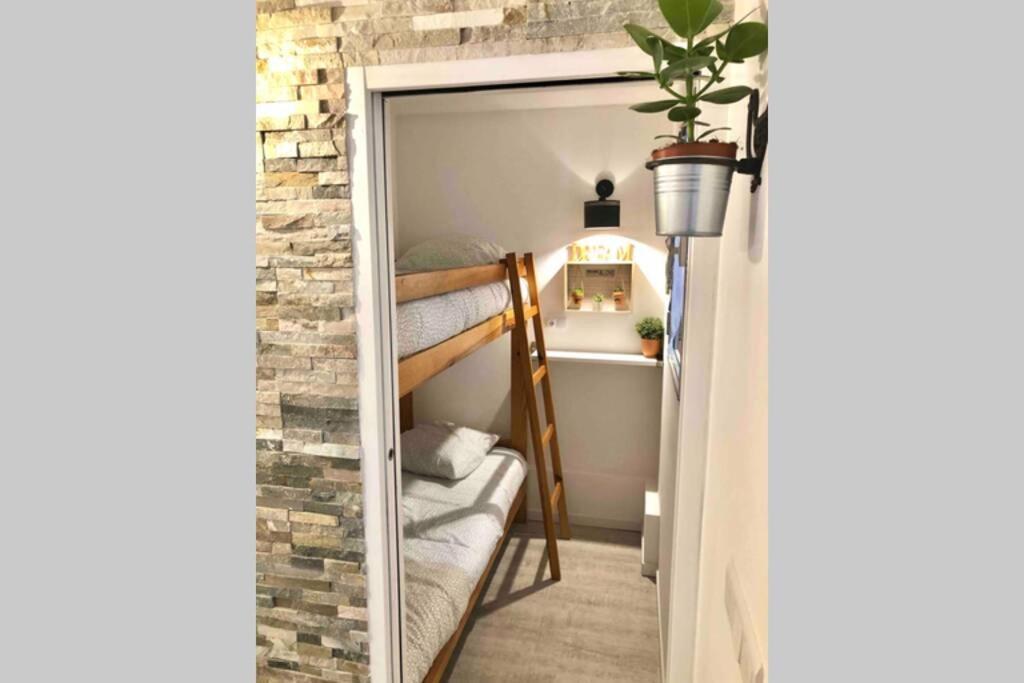 Grand Studio Cabine 30 M² Centre Ville, Refait A Neuf Pour Vous ! Climatise ラ・グランド・モット エクステリア 写真